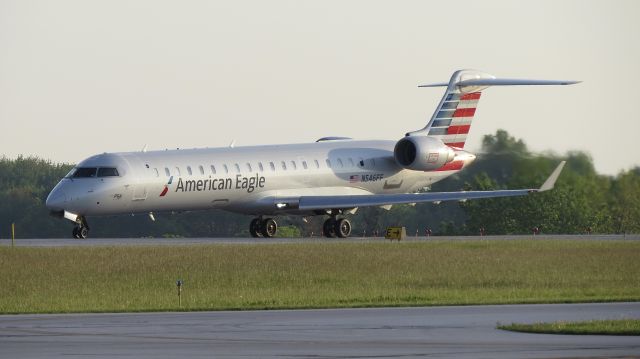 Canadair Regional Jet CRJ-700 (N546FF)