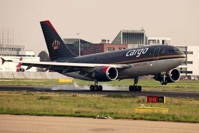 Airbus A310 (JY-AGR)