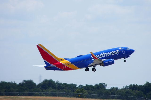 Boeing 737-800 (N3820L)