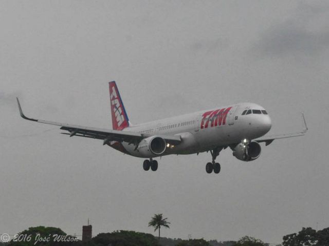 Airbus A321 (PT-XPJ)