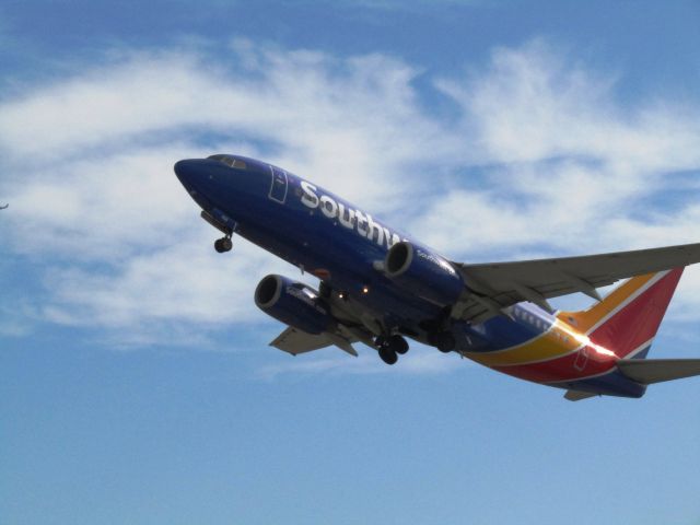 Boeing 737-700 (N458WN) - Taking off RWY 30