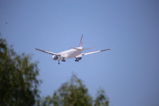 BOEING 777-300ER (F-GSQL)