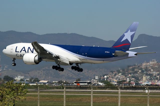 Boeing 777-200 (N772LA)