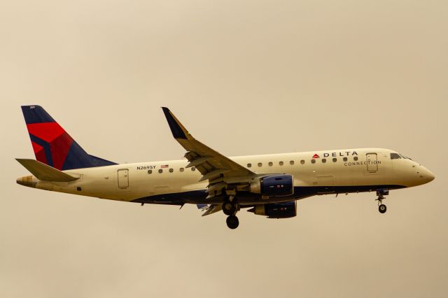 Embraer 175 (N269SY)
