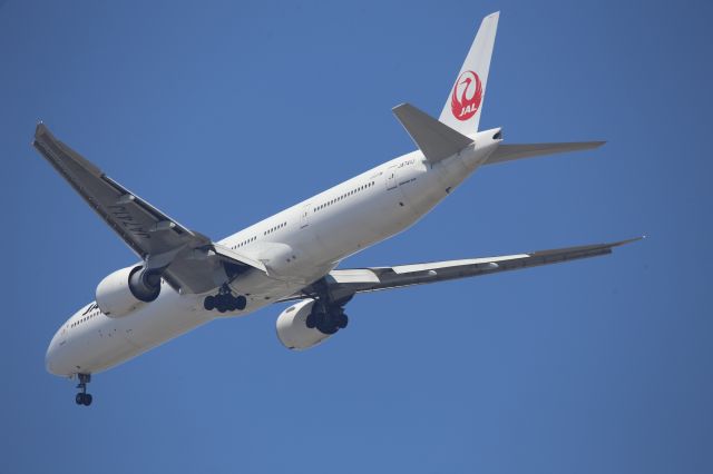 BOEING 777-300ER (JA741J)