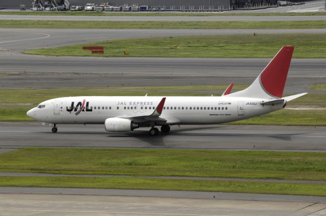 Boeing 737-800 (JA322J) - Taxing at Haneda Intl Airport on 2013/07/20