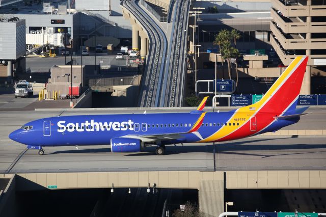 Boeing 737-800 (N8575Z)