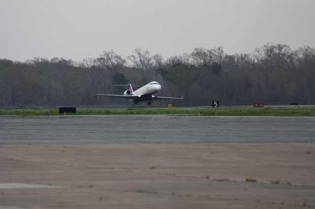 Canadair Regional Jet CRJ-200 (N857AS) - Follow me on Instagram. @mluspotter