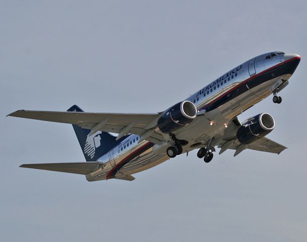 Boeing 737-700 (XA-JAM)