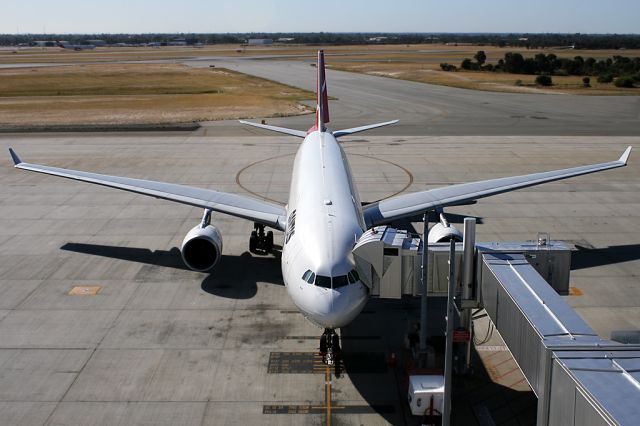 Airbus A330-300 (VH-QPH)