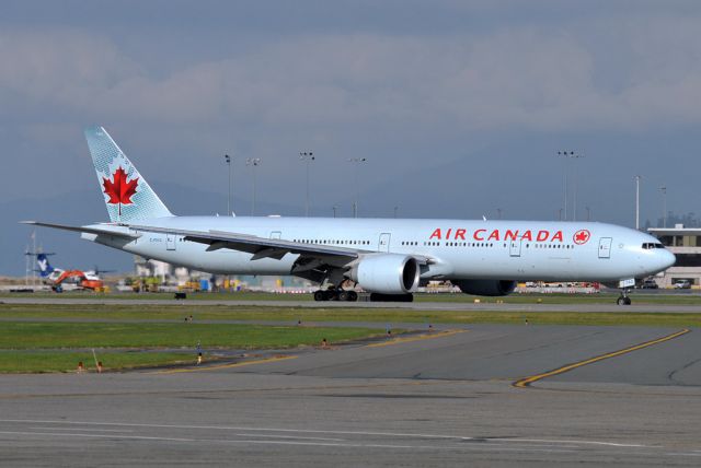 BOEING 777-300ER (C-FIVQ)