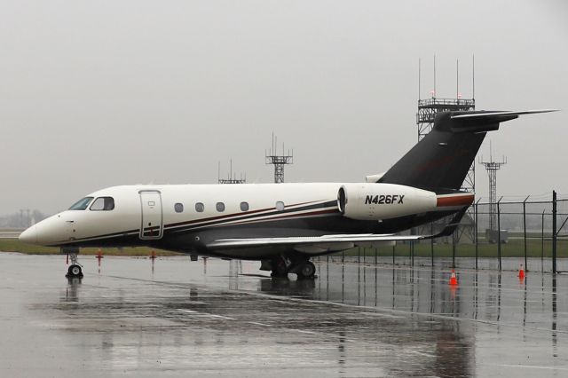 Embraer Legacy 450 (N426FX) - A new FlexJet Embraer Legacy 450 for the database seen on a rainy Sunday morning 22 Nov 2020.