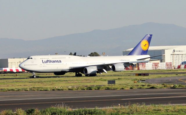 Boeing 747-200 (D-ABYG) - Llegada al AICM.