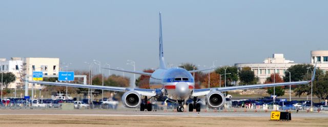 Boeing 737-800 (N909NN)