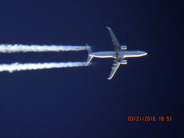 Boeing 737-800 (C-GTQY)