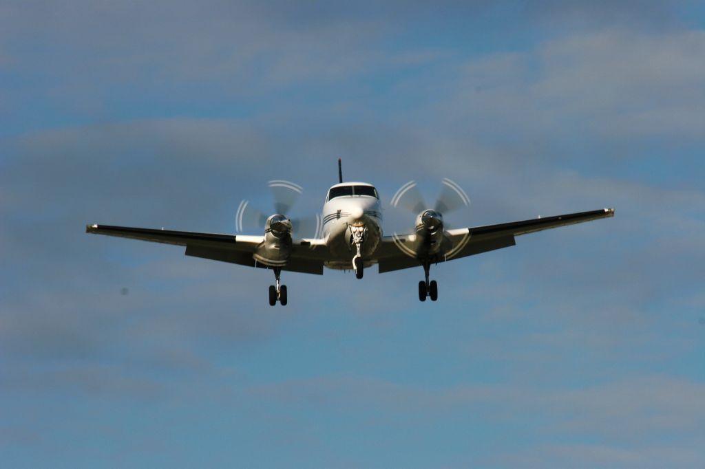 — — - King Air Arrival Green Bay Nov 1, 2009