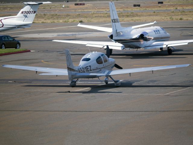 Cirrus SR-22 (N521EZ)