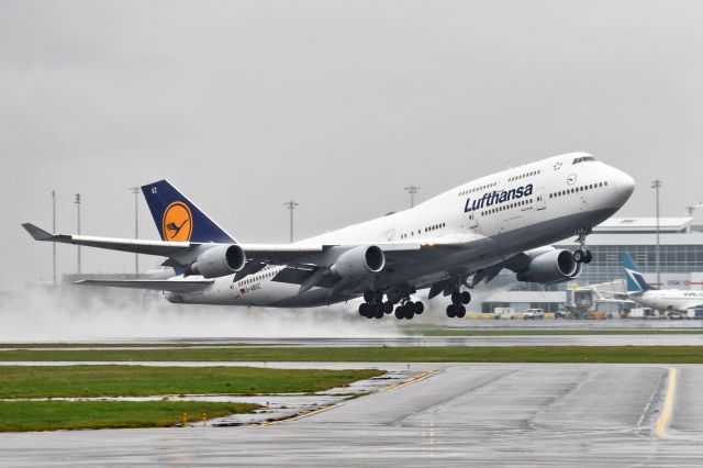 Boeing 747-400 (D-ABVZ)