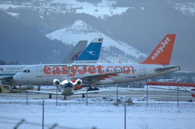 Airbus A319 (G-EZBE)