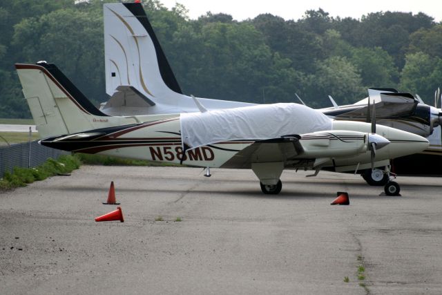 Beechcraft Baron (58) (N58MD) - 26-May-07.