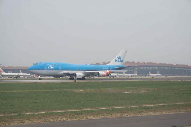 Boeing 747-400 (PH-BFF) - KLM B744 take off RWY 36R