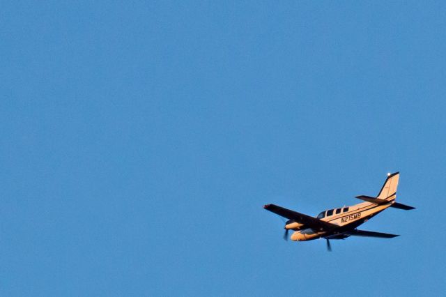 Beechcraft Baron (58) (N215MB) - Subject aircraft, registered as Raytheon Aircraft Company G58, photographed on 23-Nov-2018 at 1618HrsEST, over Northern New Jersey as it departed from Caldwell, NJ, (KCDW), destination unknown.