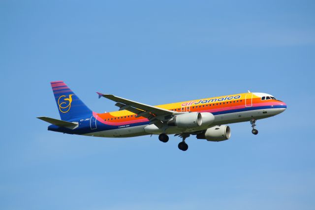 Airbus A320 (6Y-JMG) - Landing Lester B. Pearson Intl Airport,Toronto