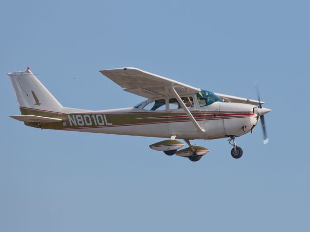 Cessna Skyhawk (N8010L)