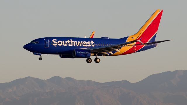 Boeing 737-700 (N913WN) - Approaching LAX at Sunrise