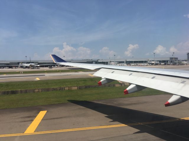 Airbus A330-300 (9V-STB) - Welcome to singapore