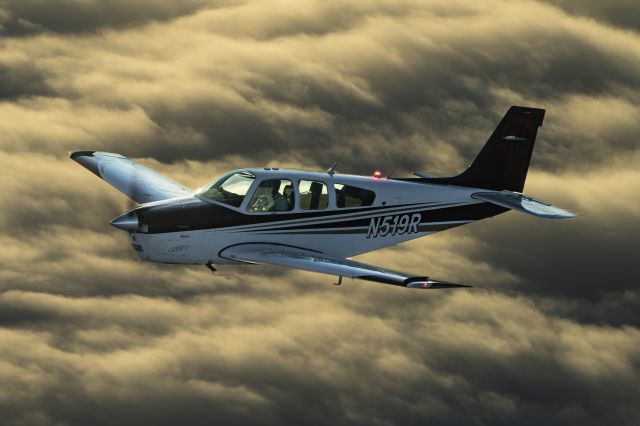 Beechcraft Bonanza (33) (N519R)