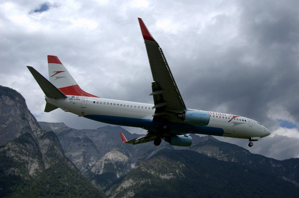 Boeing 737-800 (OE-LNS) - Austrian Airlines - Codeshare-flights for TAP air Portugal