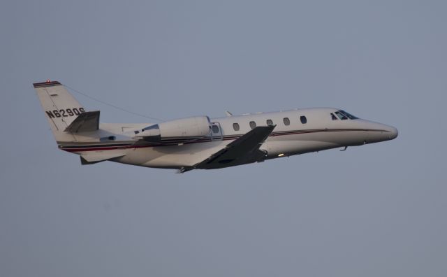 Cessna Citation Excel/XLS (N629QS) - Take off RW16.