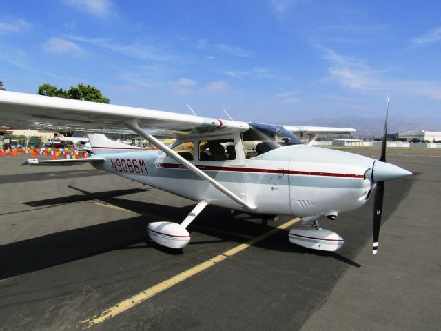 Cessna Skylane (N9066M) - On the ramp