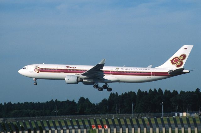 Airbus A330-200 (HS-TEH) - Short Final at Narita Intl Airport Rwy16R on 1999/09/25