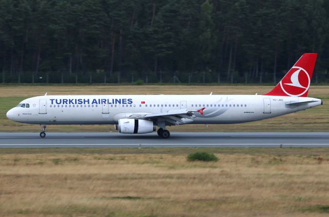 Airbus A321 (TC-JSC)