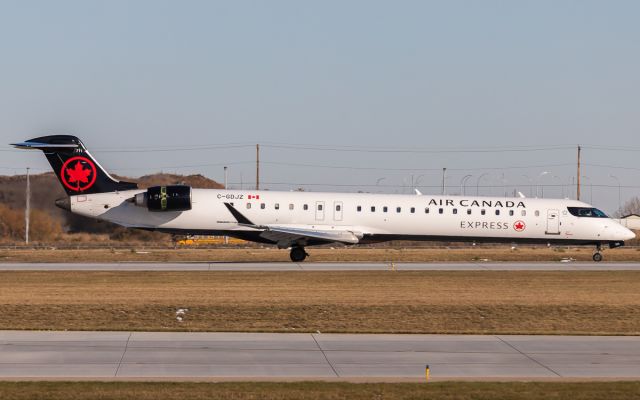 Canadair Regional Jet CRJ-900 (C-GDJZ)