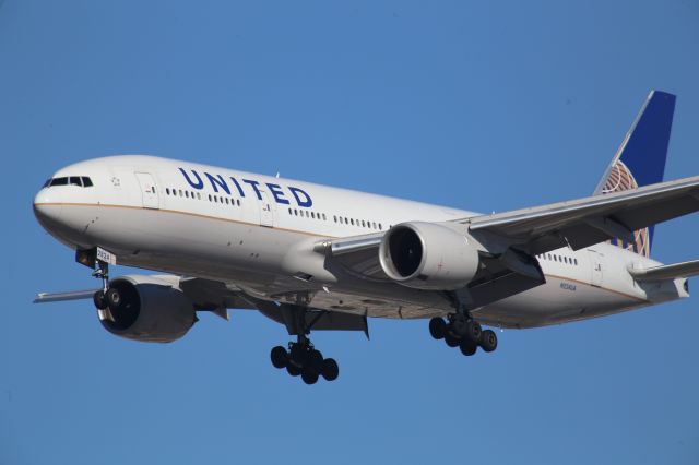 Boeing 777-200 (N224UA)