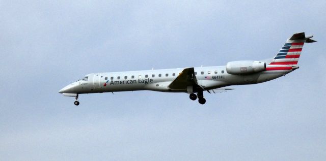 Embraer ERJ-145 (N647AE) - On short final is this 2000 American Airlines Eagle Embraer145LR in the Winter of 2023.