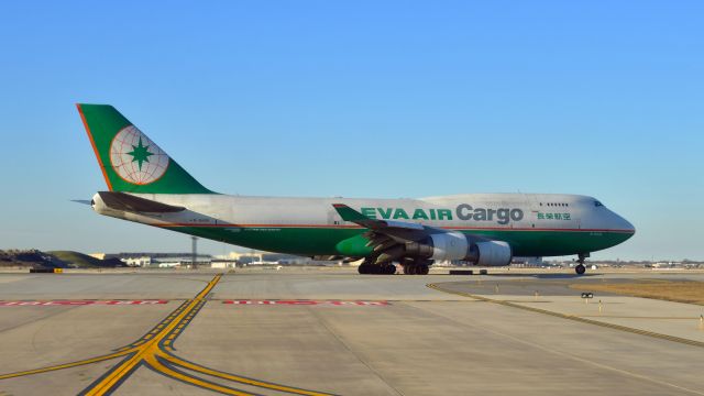 Boeing 747-400 (B-16406) - EVA Airways Boeing 747-45E(BDSF) B-16406 in Chicago 