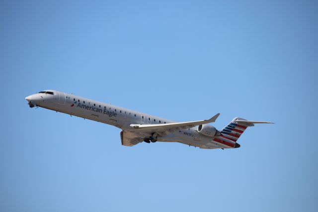 Canadair Regional Jet CRJ-900 (N907FJ)