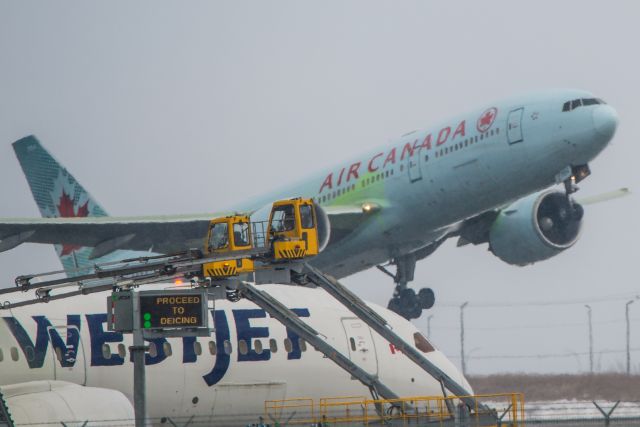 BOEING 777-200LR (C-FIVK)