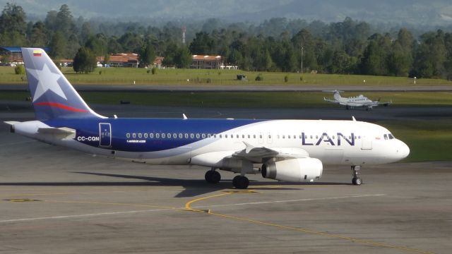 Airbus A320 (CC-CQN)