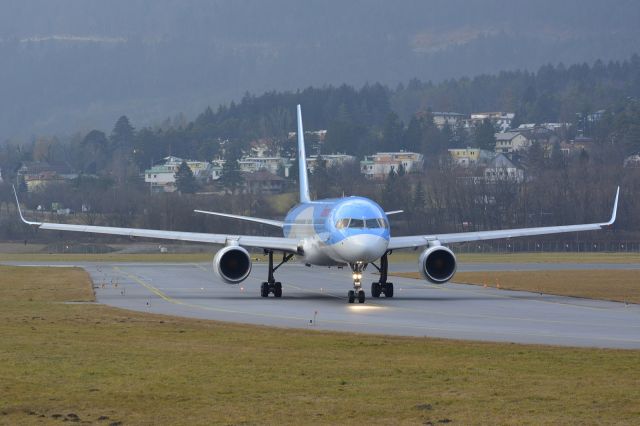 Boeing 757-200 (G-CPEV)