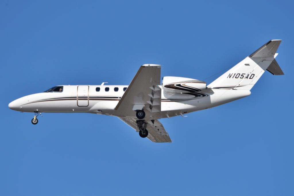 N105AD — - 03-12-22 Final for Runway 32