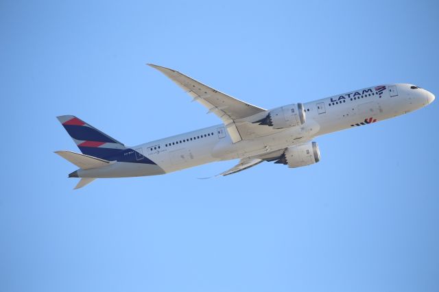 Boeing 787-9 Dreamliner (CC-BGJ)