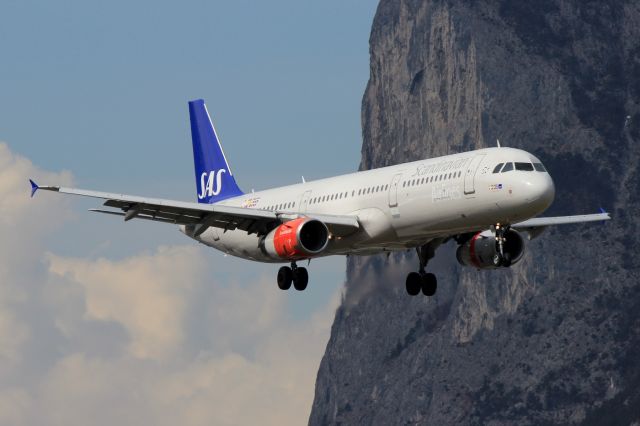 Airbus A321 (OY-KBF)