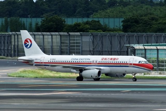 Airbus A320 (B-9902) - Taxing at NRT (2017/07/11)