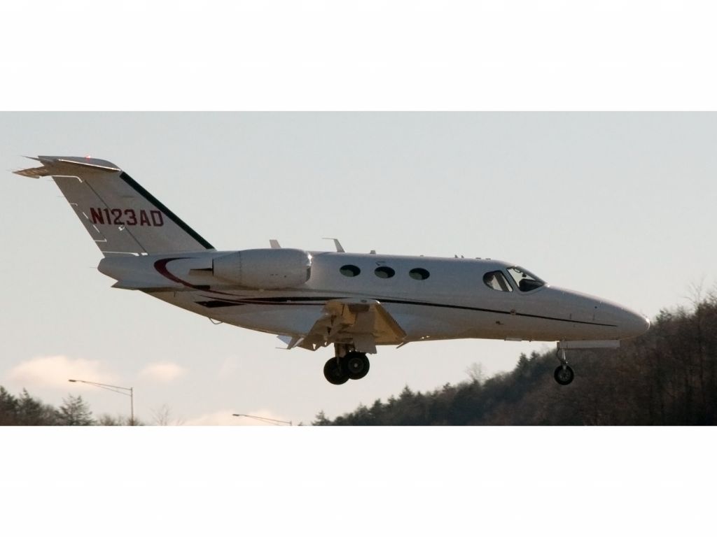 Cessna Citation Mustang (N123AD) - Landing runway 26. Challenging in a jet. Well done.