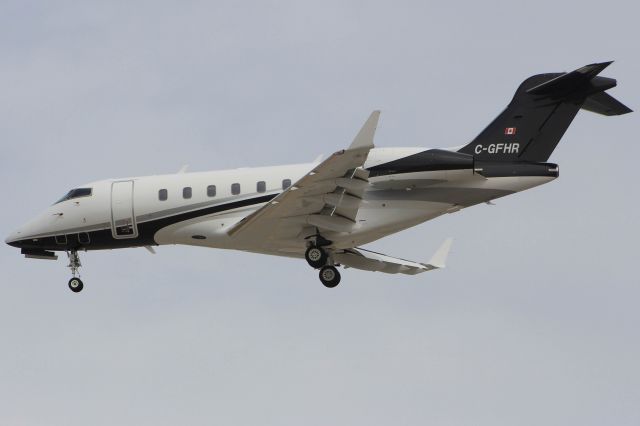 Bombardier Challenger 300 (C-GFHR)